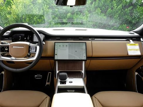 New 2026 Land Rover Range Rover Long Wheelbase SE AWD/4WD image 17