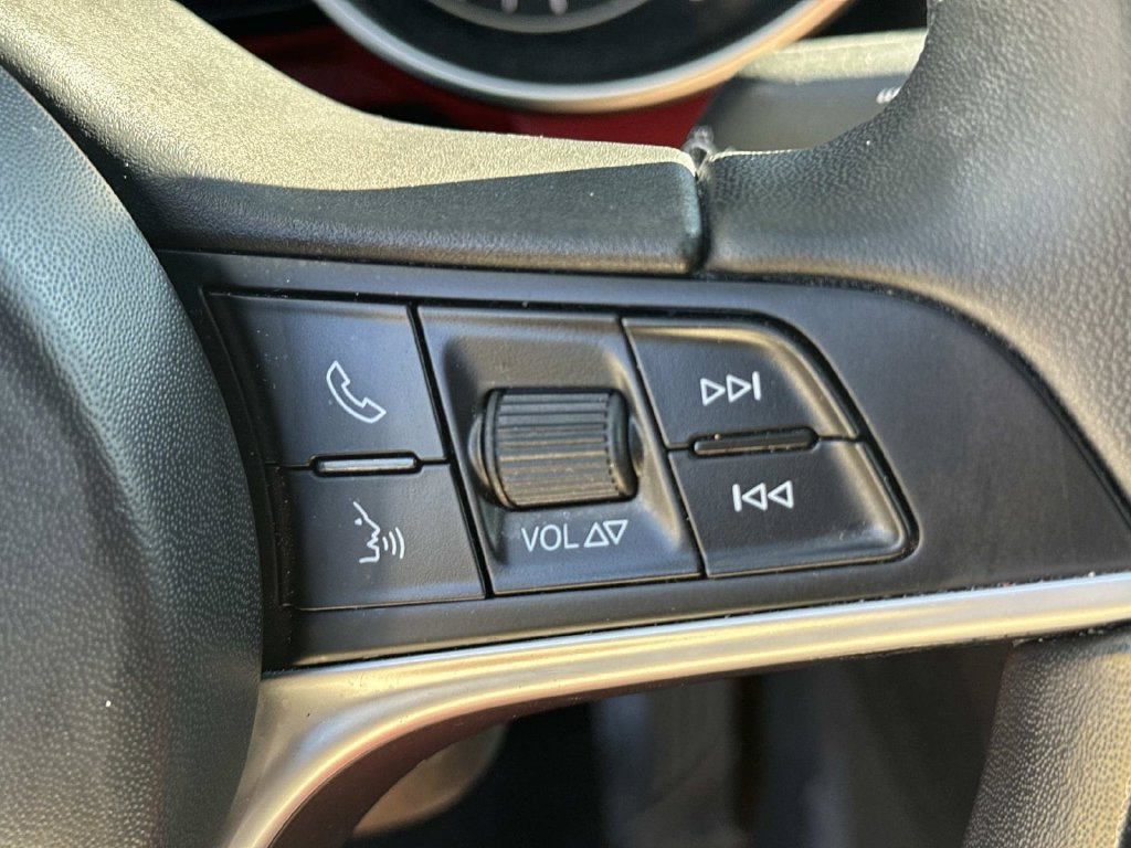 Used 2018 Alfa Romeo Giulia Ti AWD/4WD image 28