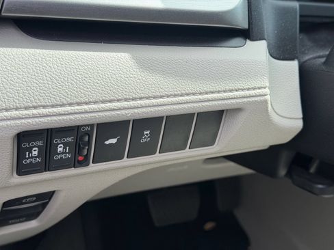 Used 2025 Honda Odyssey EX-L image 9