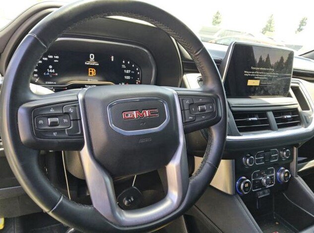 Used 2024 GMC Yukon XL SLE AWD/4WD image 8