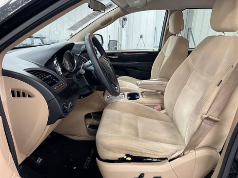 Used 2016 Dodge Grand Caravan SXT FWD image 18
