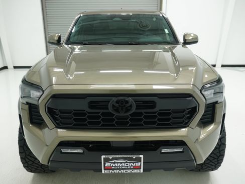 Used 2025 Toyota Tacoma TRD Off-Road AWD/4WD image 2