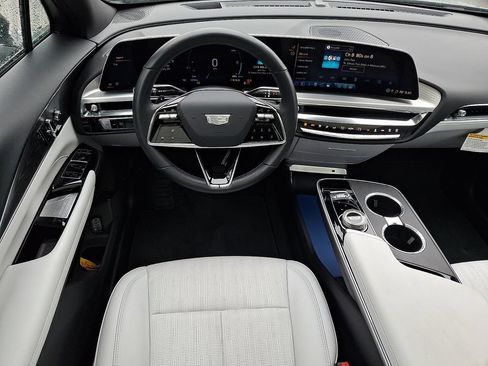 Used 2024 Cadillac Lyriq Sport RWD image 11