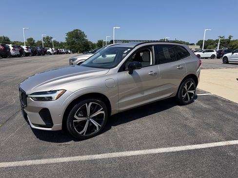 Used 2025 Volvo XC60 T8 Ultra w/ Protection Package Premier AWD/4WD image 6