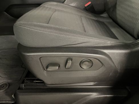 Used 2024 GMC Yukon XL SLE w/ Gmc Pro Safety Plus Package image 11