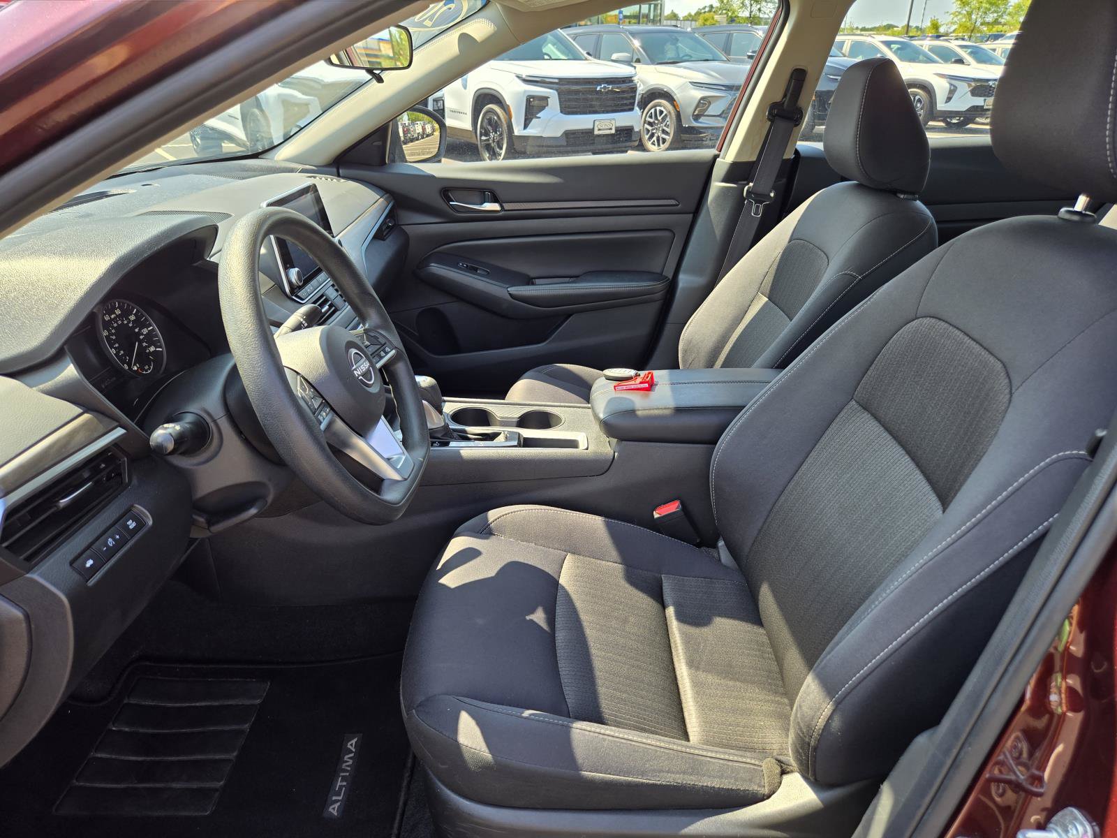 Used 2025 Nissan Altima 2.5 SV FWD image 17