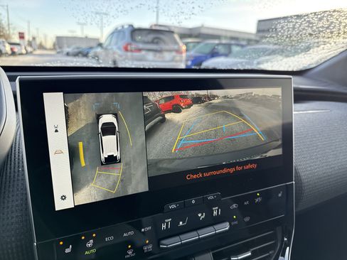 Used 2024 Subaru Solterra Limited image 28