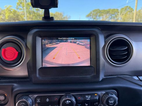 Used 2021 Jeep Wrangler Unlimited Sport image 29