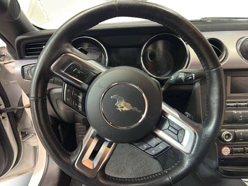 Used 2017 Ford Mustang Coupe RWD image 17