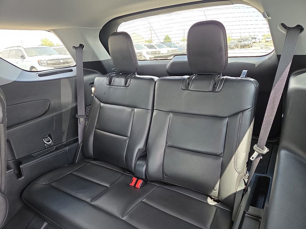 Used 2024 Ford Explorer XLT w/ Equipment Group 202A AWD/4WD image 18