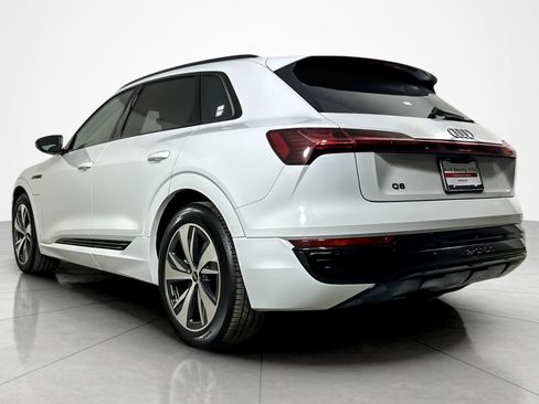 Used 2024 Audi Q8 e-tron Premium image 3