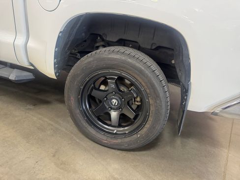 Used 2019 Toyota Tundra SR5 w/ SR5 Upgrade Package AWD/4WD image 26