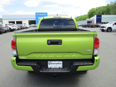 Used 2023 Toyota Tacoma TRD Sport w/ TRD Premium Sport Package AWD/4WD image 6