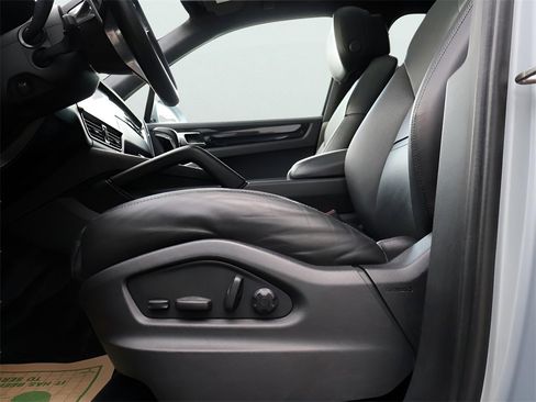 Used 2023 Porsche Cayenne GTS image 37