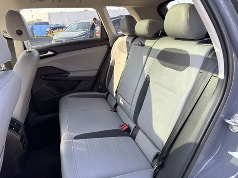 Certified 2023 Volkswagen Taos SE w/ Panoramic Sunroof Package FWD image 12
