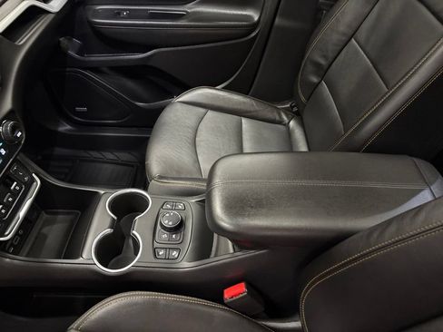 Used 2019 GMC Terrain SLT w/ Preferred Package AWD/4WD image 17