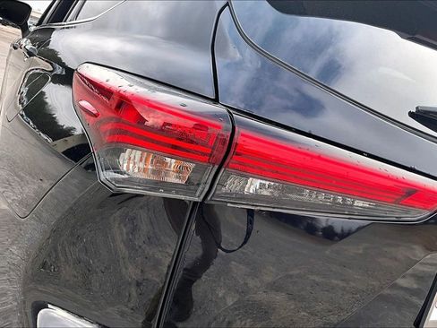 Used 2023 Toyota Highlander L image 23