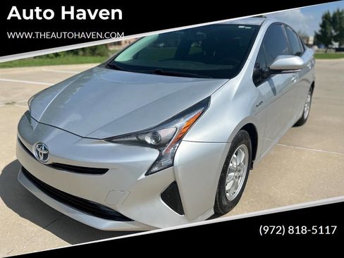 Used 2016 Toyota Prius Two image 1