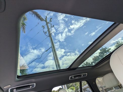 Used 2023 Land Rover Range Rover SE image 20