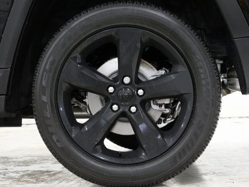 New 2025 Jeep Grand Cherokee Altitude image 10