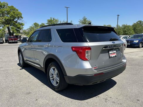 Used 2023 Ford Explorer XLT AWD/4WD image 3