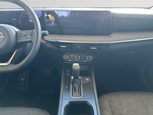 Used 2025 Nissan Kicks SV w/ SV Premium Package FWD image 12
