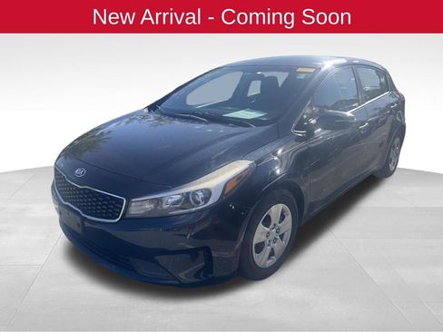 Used 2017 Kia Forte LX image 2