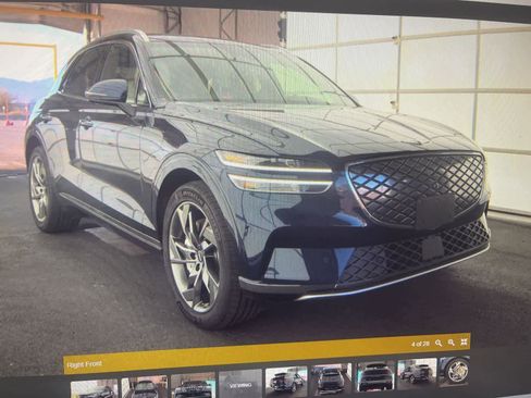 Used 2025 Genesis Electrified GV70 Advanced w/ Prestige Package image 3