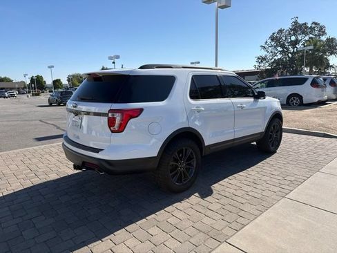Used 2018 Ford Explorer XLT w/ Equipment Group 202A FWD image 3