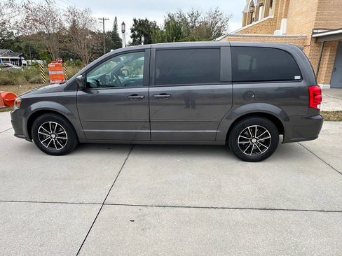 Used 2017 Dodge Grand Caravan SE image 8