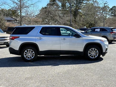 Used 2021 Chevrolet Traverse LS image 8