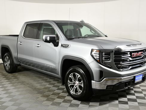 Used 2025 GMC Sierra 1500 SLT image 4