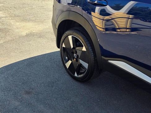 Used 2025 Nissan Kicks SR FWD image 17