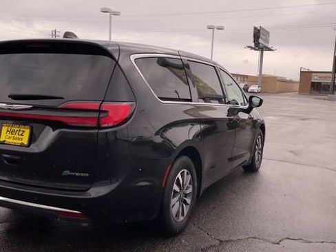 Used 2024 Chrysler Pacifica Limited FWD image 9