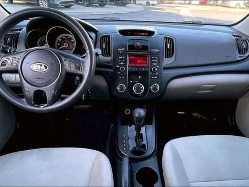 Used 2010 Kia Forte EX image 11