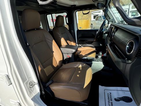 Used 2022 Jeep Wrangler Unlimited Sahara w/ Cold Weather Group image 17