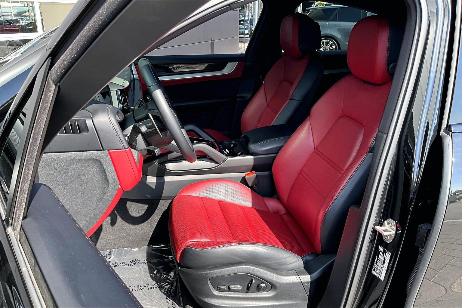 Certified 2025 Porsche Cayenne E-Hybrid Coupe w/ Premium Package Plus AWD/4WD image 25