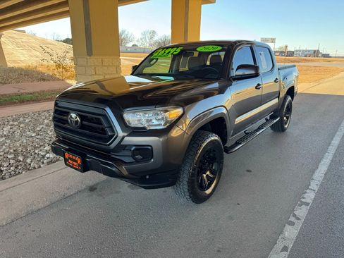 Used 2020 Toyota Tacoma SR image 7
