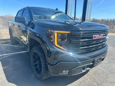 Used 2025 GMC Sierra 1500 Elevation image 18