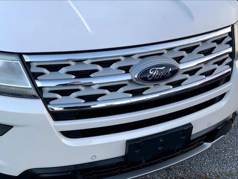 Used 2018 Ford Explorer XLT w/ Equipment Group 202A image 28