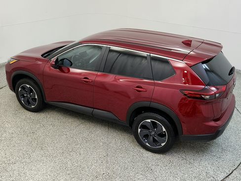 Used 2024 Nissan Rogue SV AWD/4WD image 14