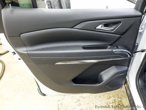 Used 2025 Chevrolet Traverse LT AWD/4WD image 21