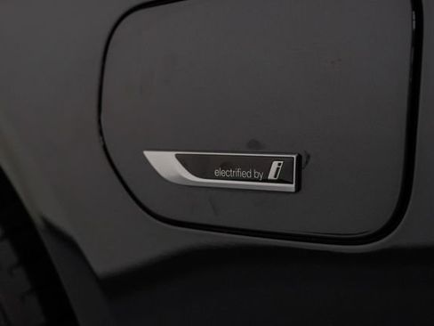 Used 2022 BMW 530e w/ Premium Package image 50