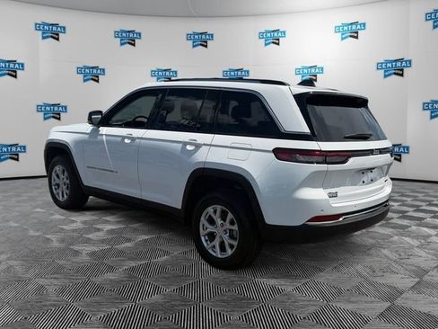 Used 2023 Jeep Grand Cherokee Limited AWD/4WD image 4