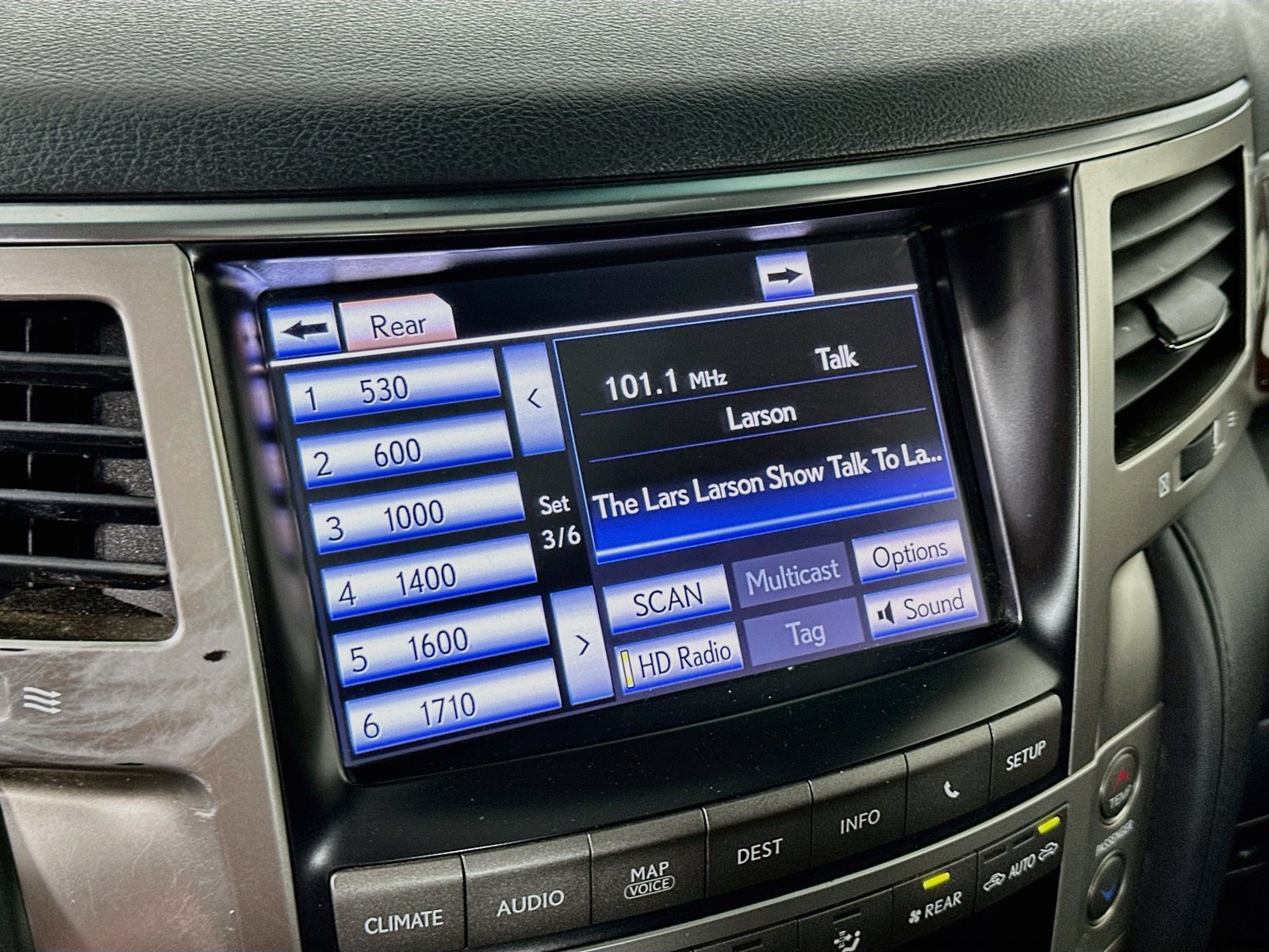 Used 2013 Lexus LX 570 4WD w/ Luxury Pkg image 15