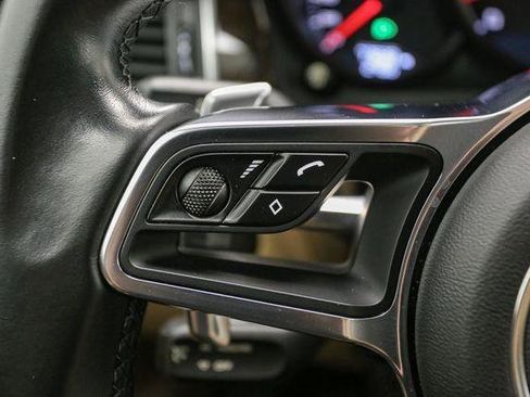 Used 2018 Porsche Macan Turbo image 36