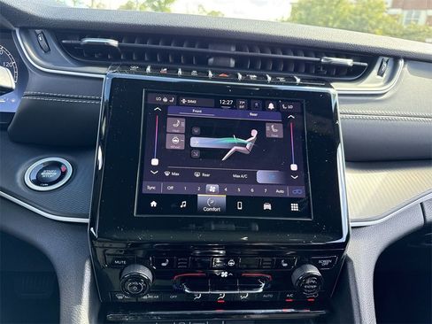 New 2025 Jeep Grand Cherokee L Laredo w/ Luxury Tech Group I image 21