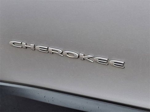 Used 2016 Jeep Cherokee Sport image 22