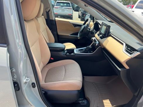 Used 2019 Toyota RAV4 XLE w/ Convenience Package FWD image 25