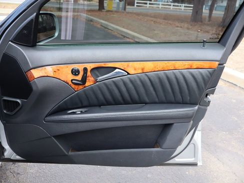 Used 2005 Mercedes-Benz E 500 4MATIC image 26